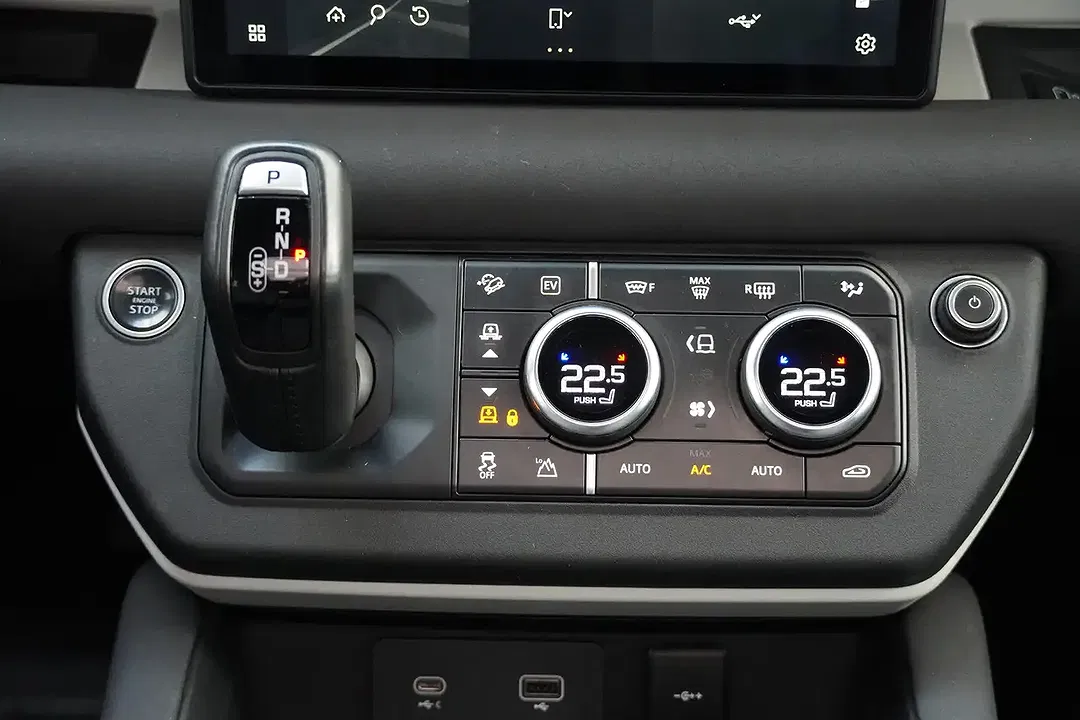 Land Rover Defender - Thumbnail 39