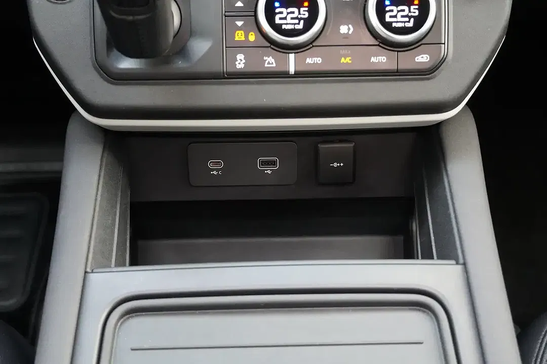Land Rover Defender - Thumbnail 40