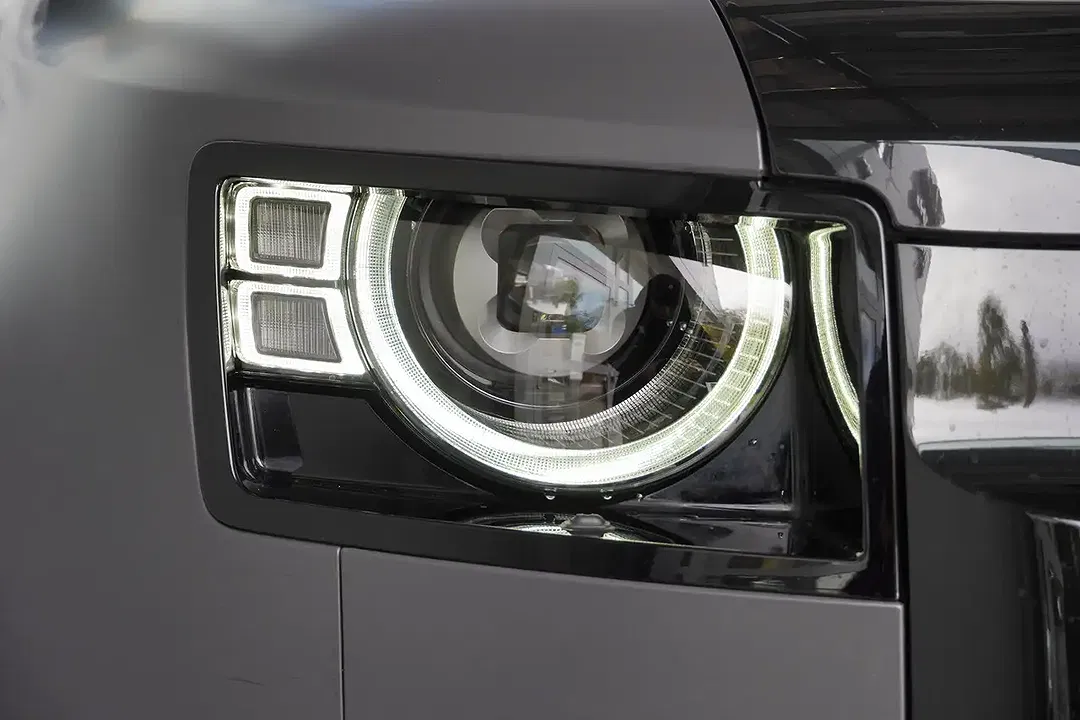 Land Rover Defender - Thumbnail 5