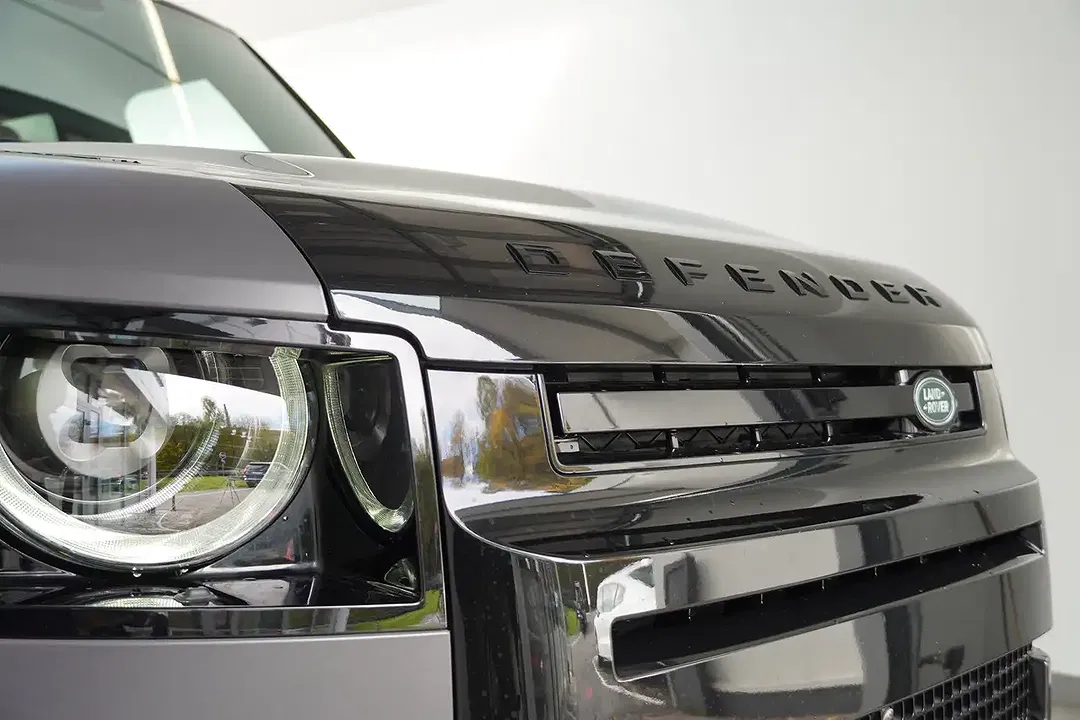 Land Rover Defender - Thumbnail 6