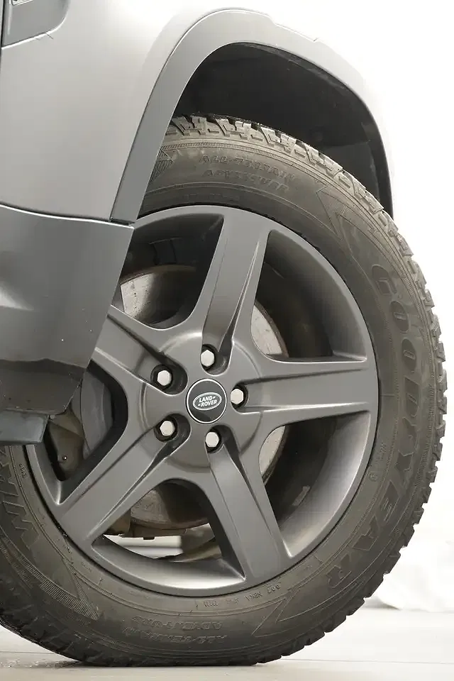 Land Rover Defender - Thumbnail 9