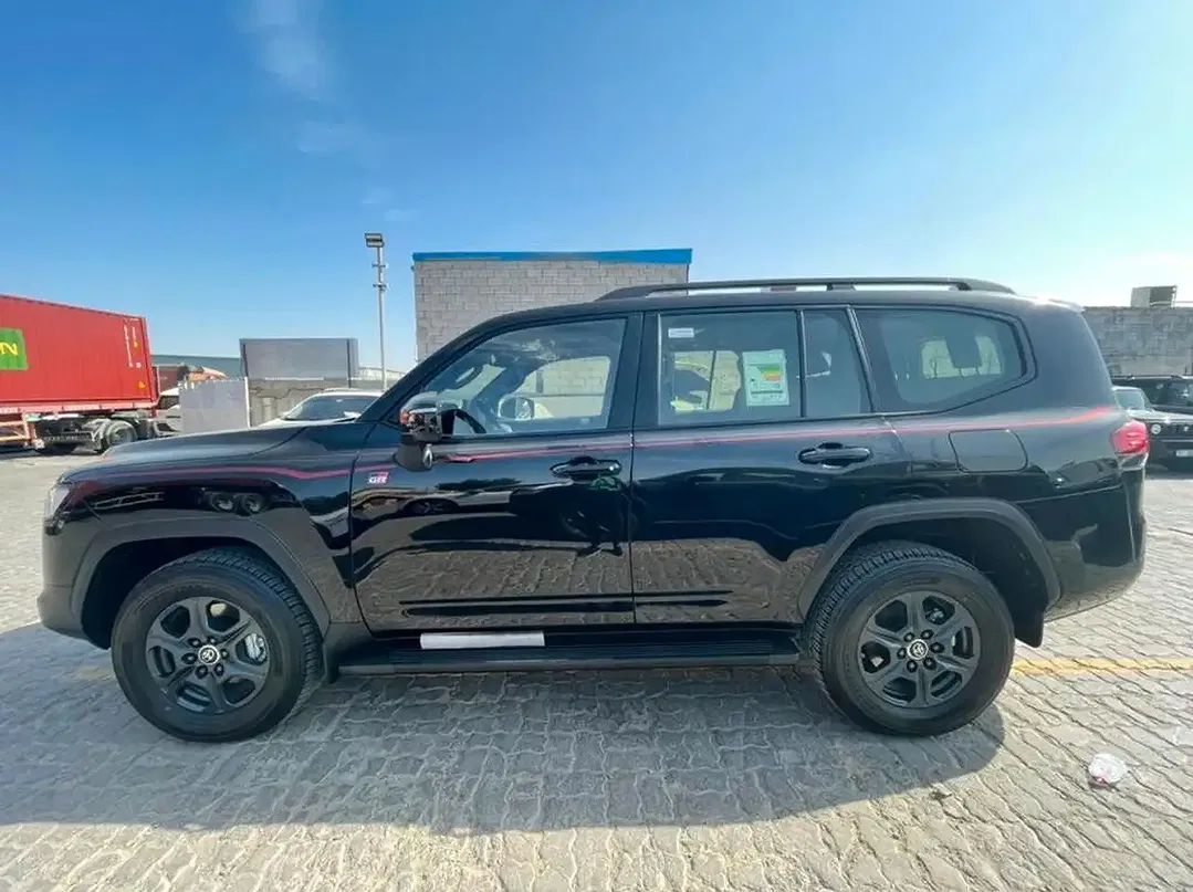 Toyota Land Cruiser - Thumbnail 3