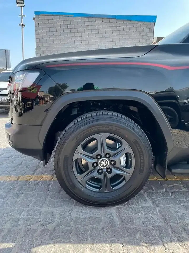 Toyota Land Cruiser - Thumbnail 4