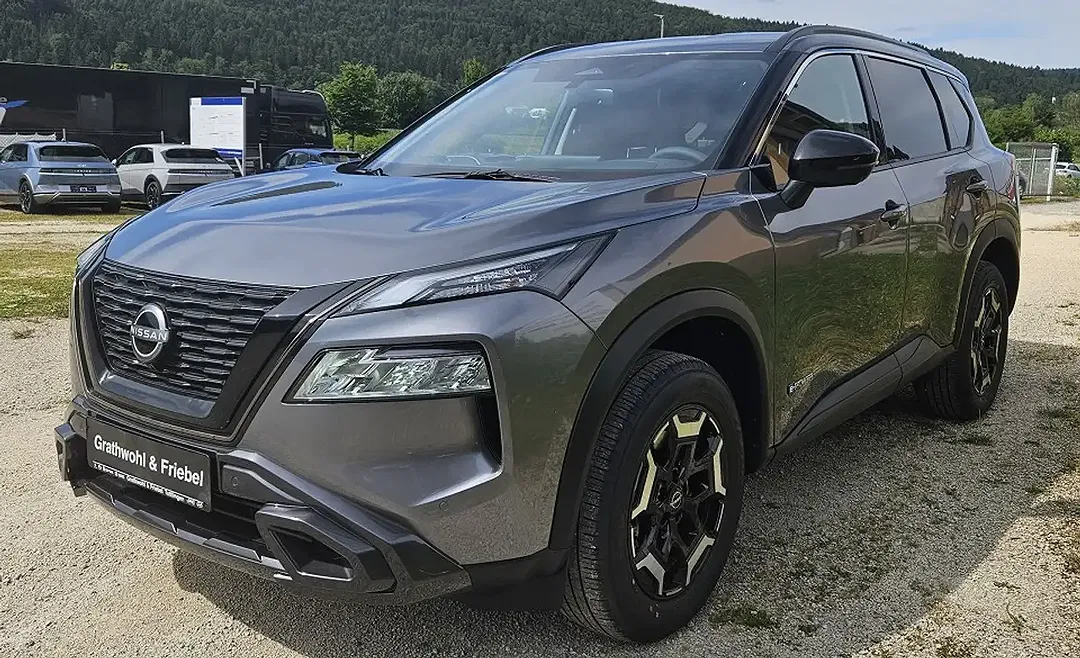 Nissan X-Trail - Thumbnail 1