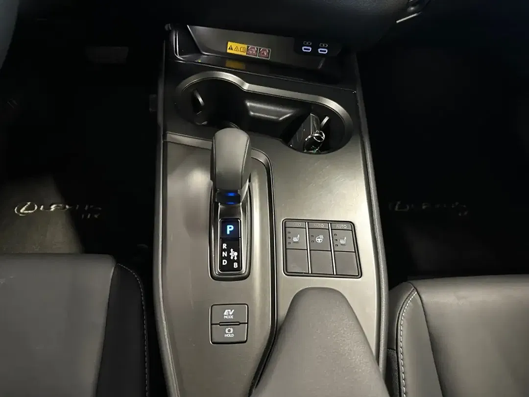 Lexus UX 300h - Thumbnail 12