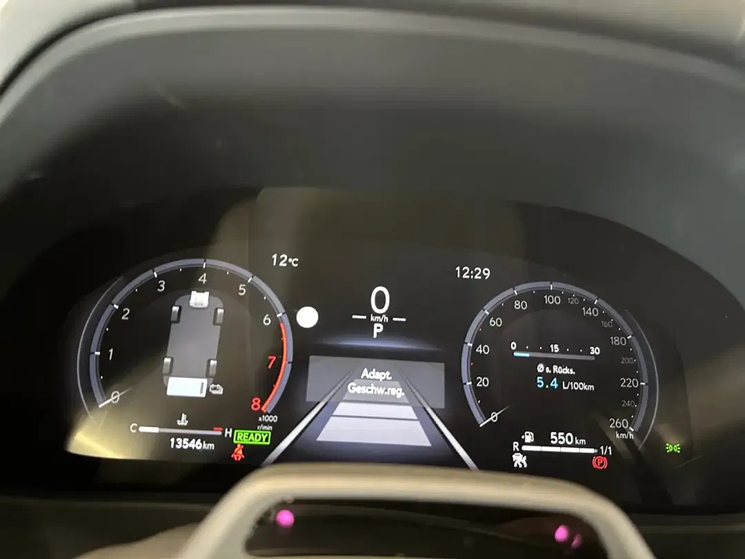 Lexus UX 300h - Thumbnail 13