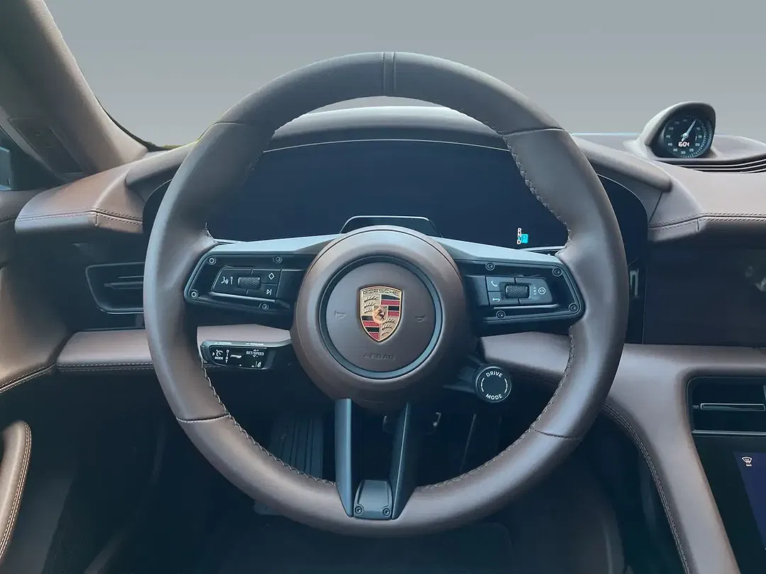 Porsche Taycan - Thumbnail 10