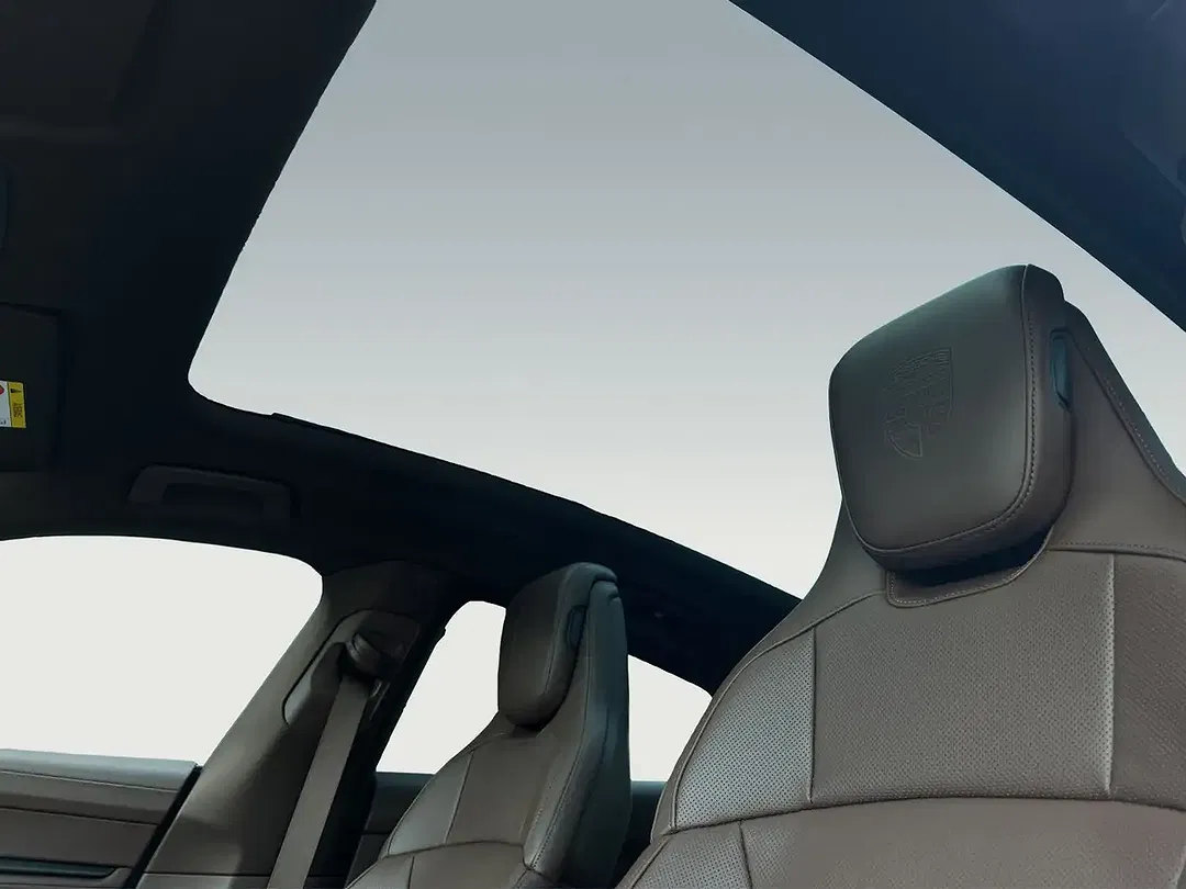 Porsche Taycan - Thumbnail 12