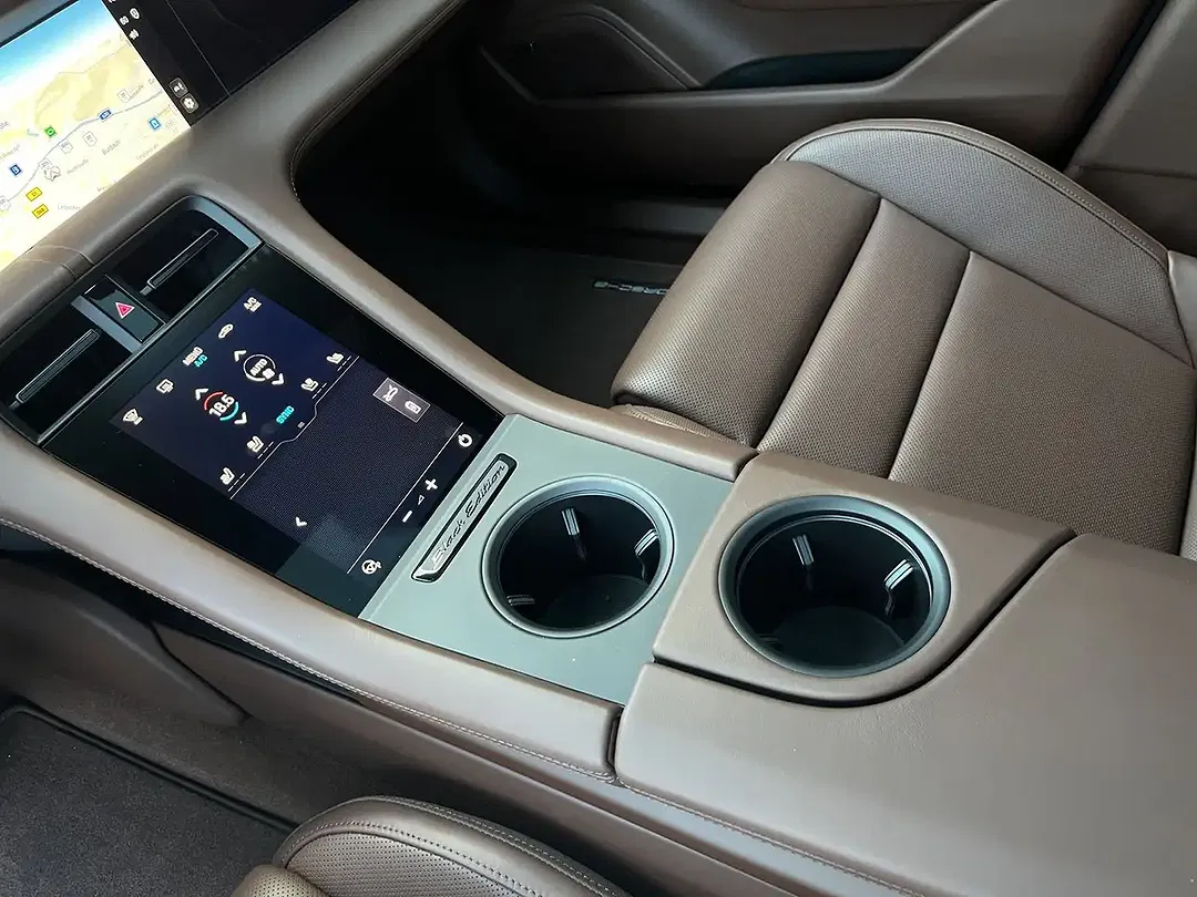 Porsche Taycan - Thumbnail 14