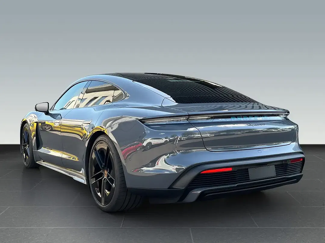 Porsche Taycan - Thumbnail 3
