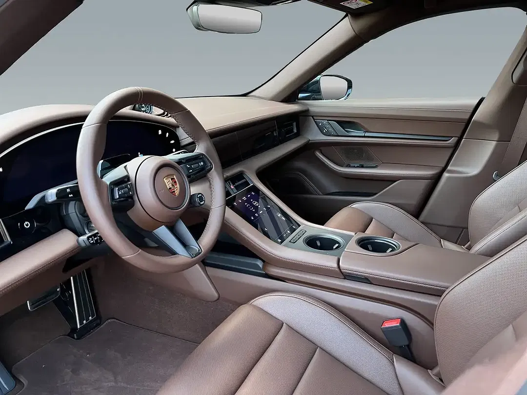 Porsche Taycan - Thumbnail 4