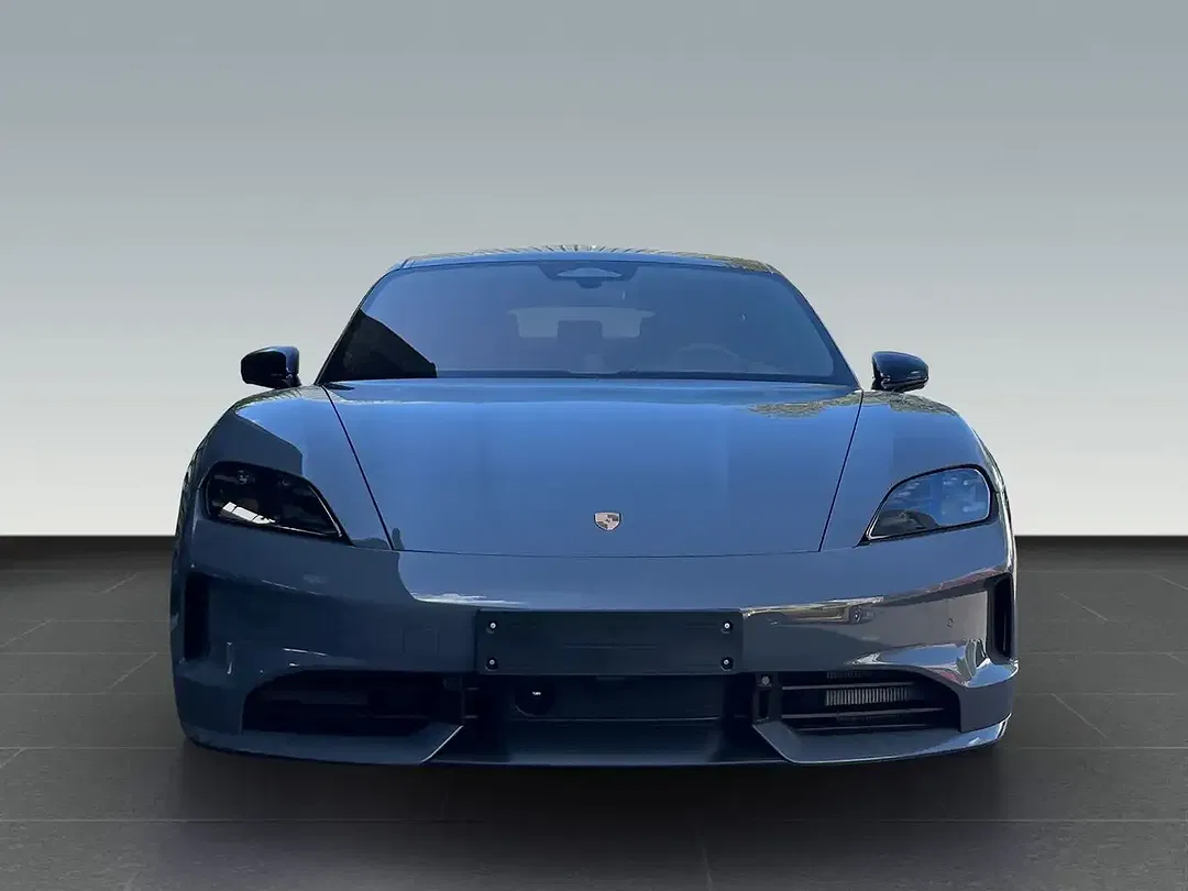 Porsche Taycan - Thumbnail 6
