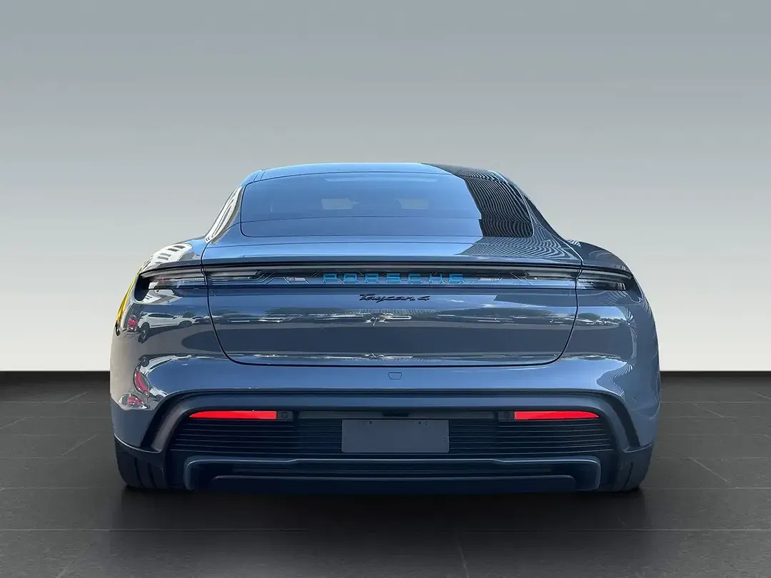 Porsche Taycan - Thumbnail 7