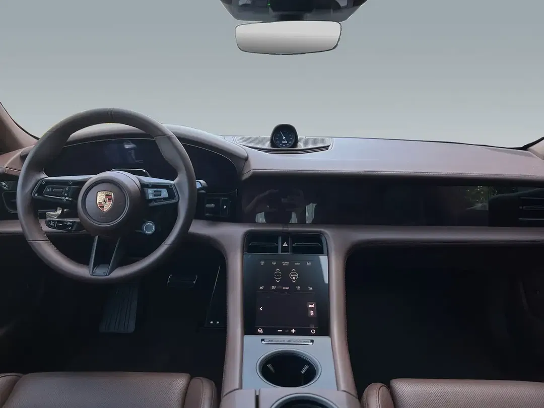 Porsche Taycan - Thumbnail 9