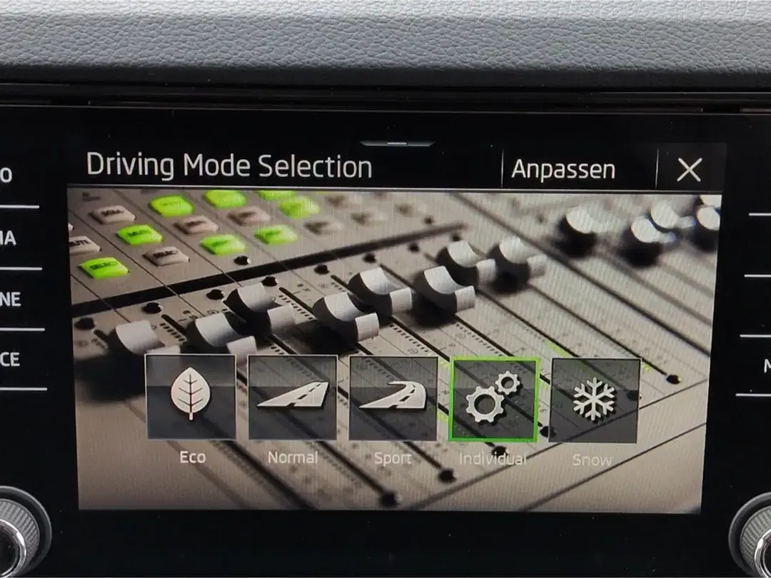 Skoda Karoq - Thumbnail 13