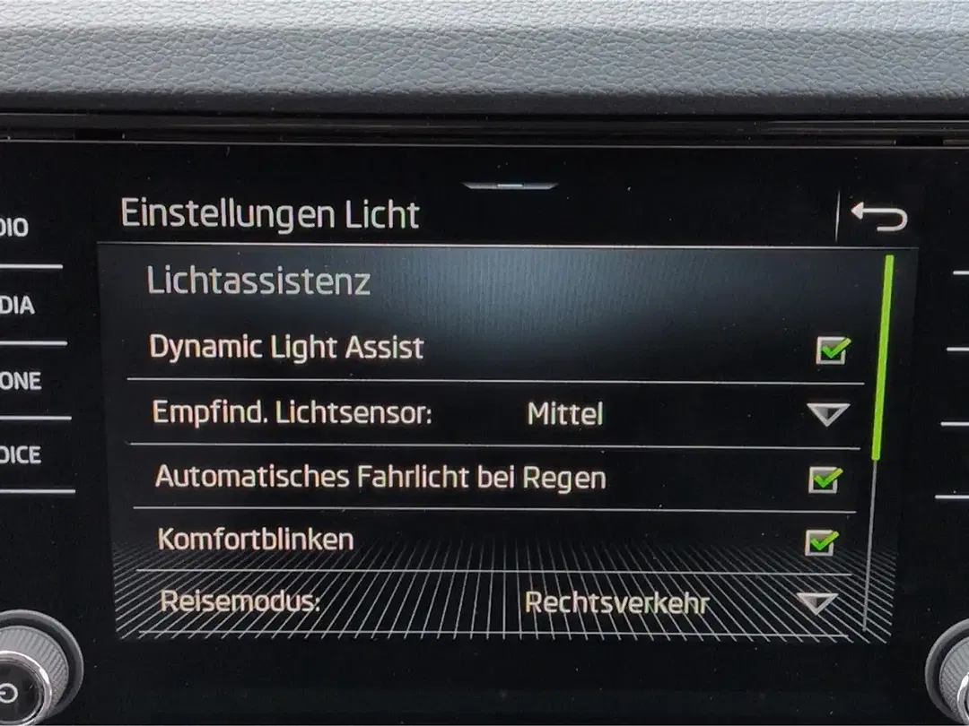 Skoda Karoq - Thumbnail 14