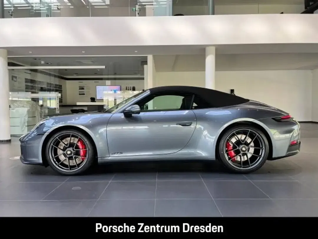 Porsche 992 - Thumbnail 2