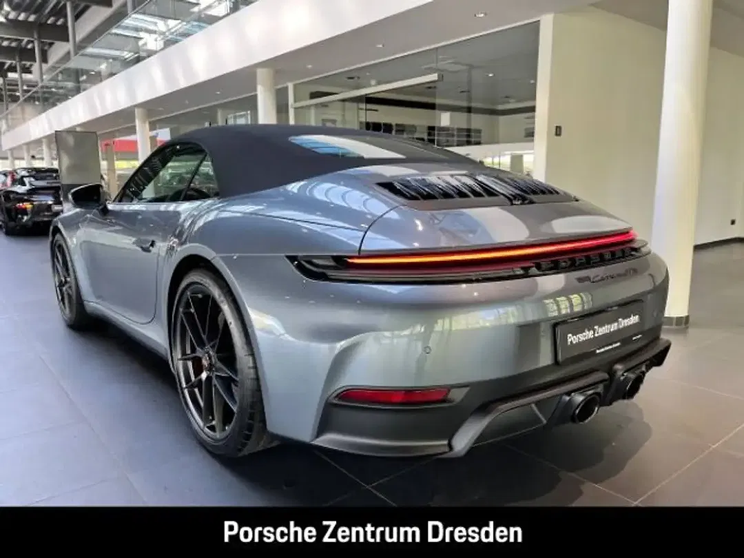Porsche 992 - Thumbnail 3