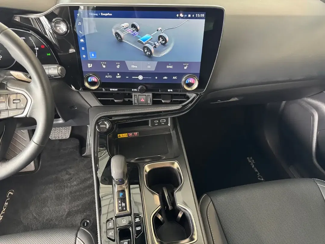 Lexus NX 450h+ - Thumbnail 6