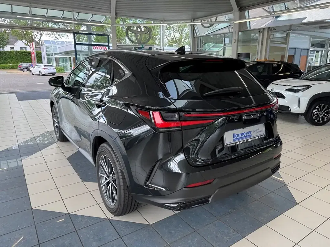 Lexus NX 450h+ - Thumbnail 2