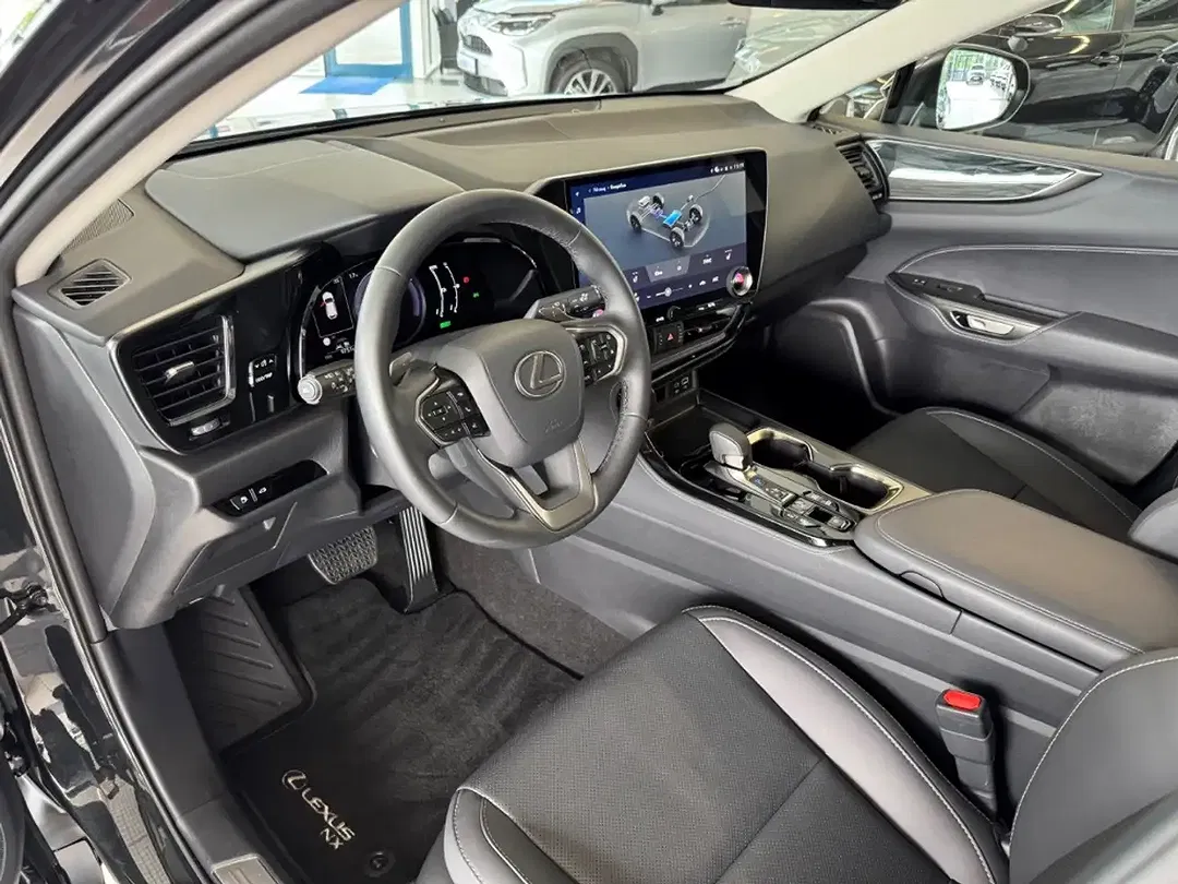 Lexus NX 450h+ - Thumbnail 4