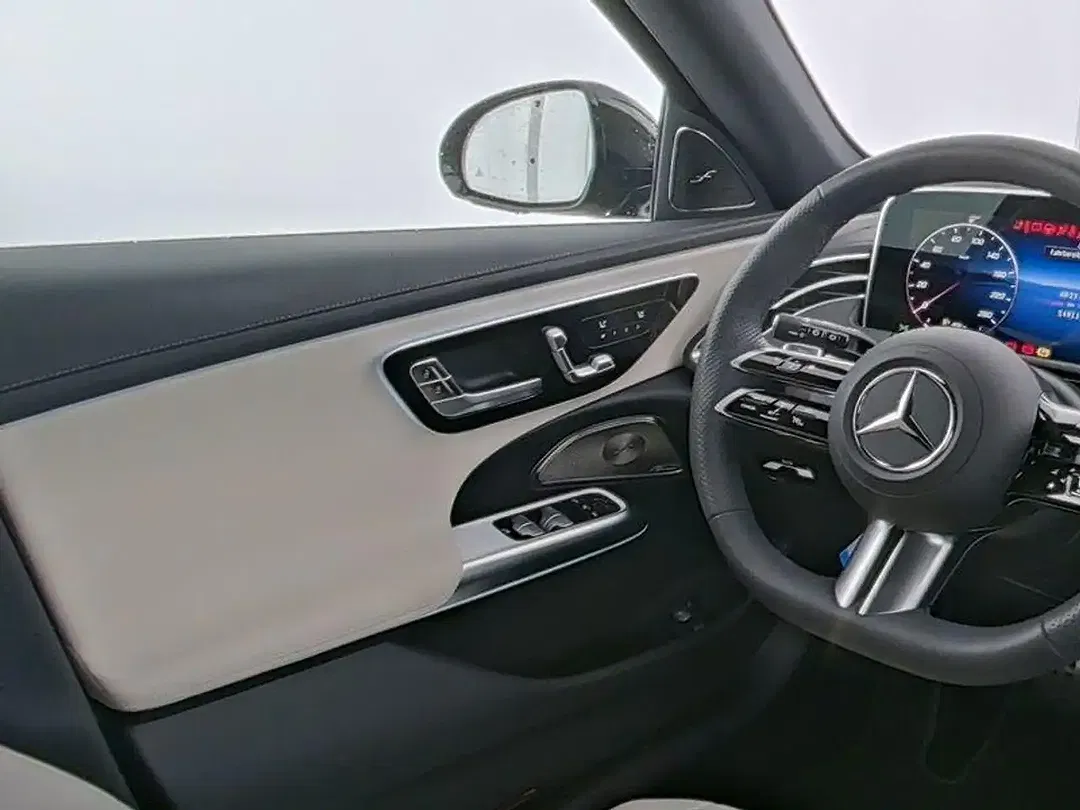 Mercedes-Benz E 300 - Thumbnail 8