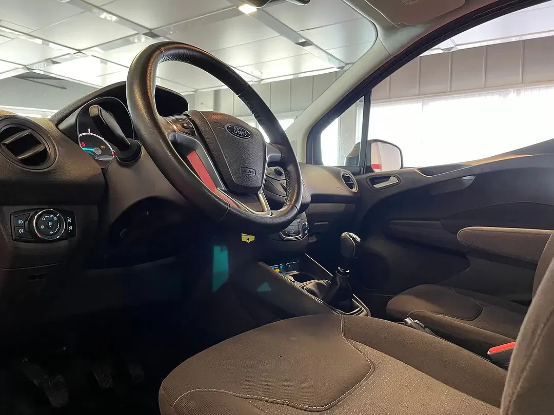 Ford Transit Courier - Thumbnail 15