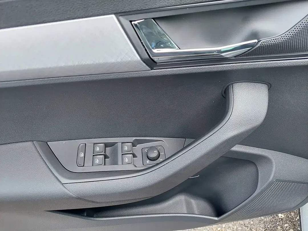 Skoda Karoq - Thumbnail 11