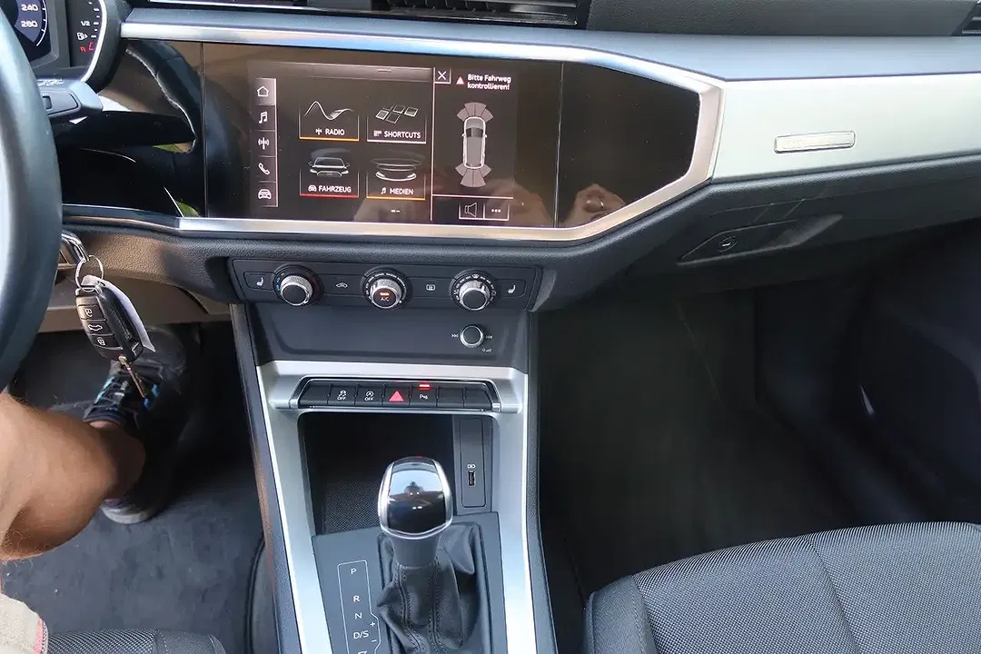 Audi Q3 - Thumbnail 14