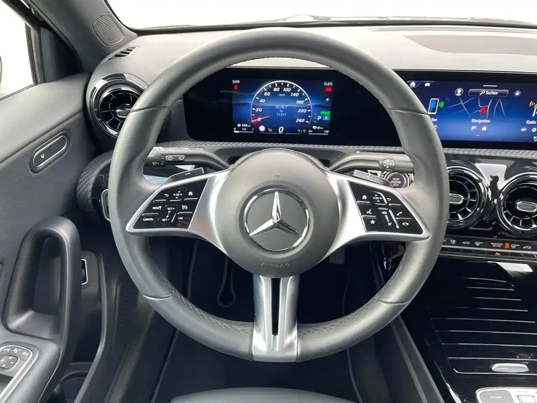 Mercedes-Benz A 250 - Thumbnail 11