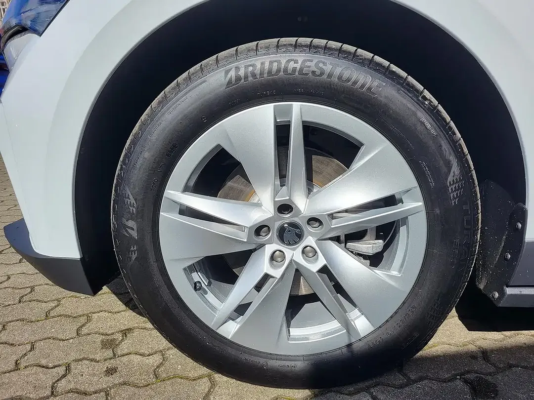 Skoda Enyaq - Thumbnail 5