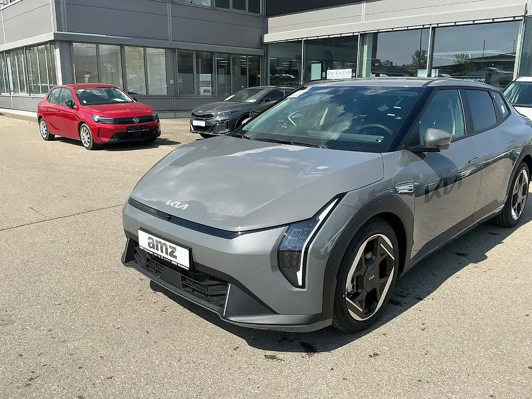 Kia EV4 - Thumbnail 1
