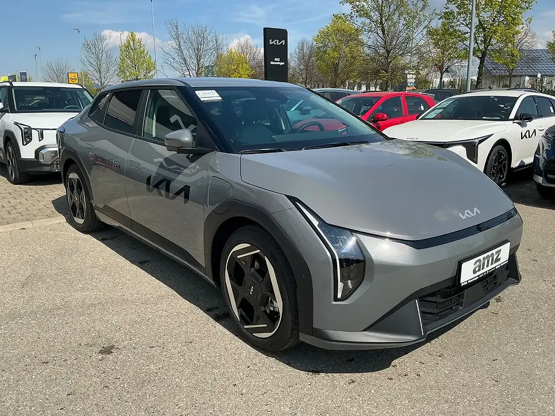 Kia EV4 - Thumbnail 4