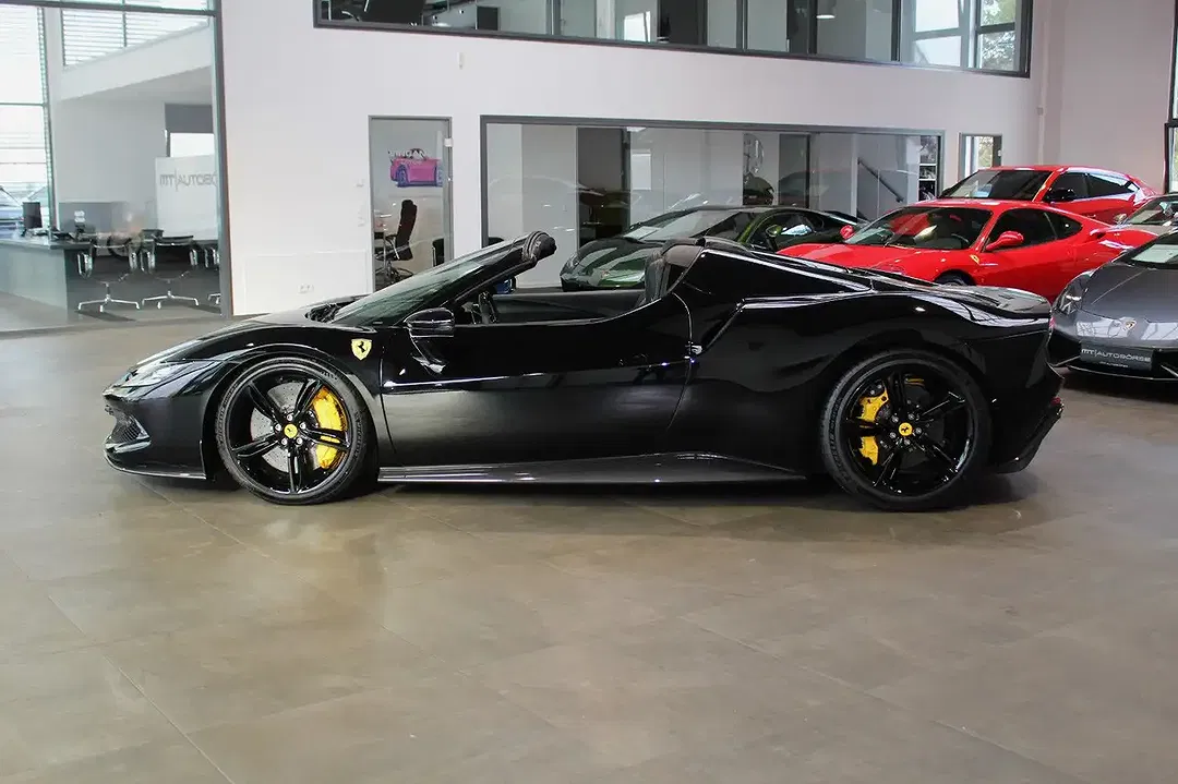 Ferrari 296 GTS - Thumbnail 3
