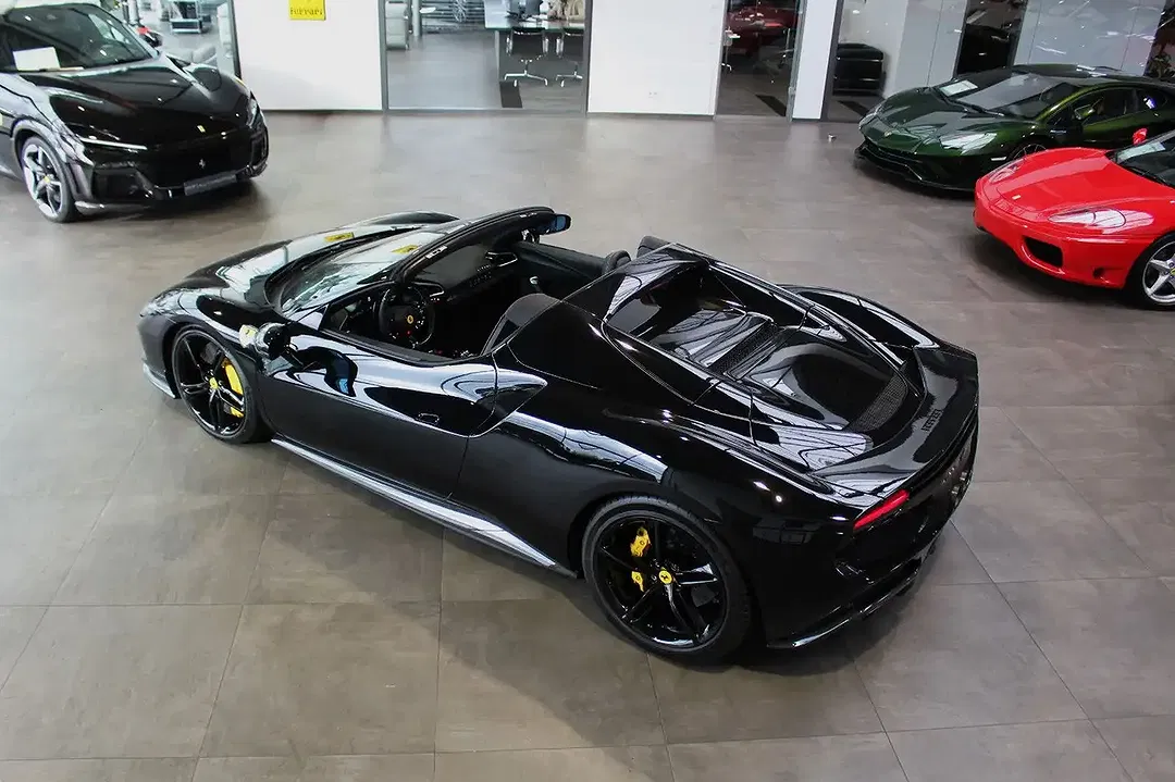 Ferrari 296 GTS - Thumbnail 5