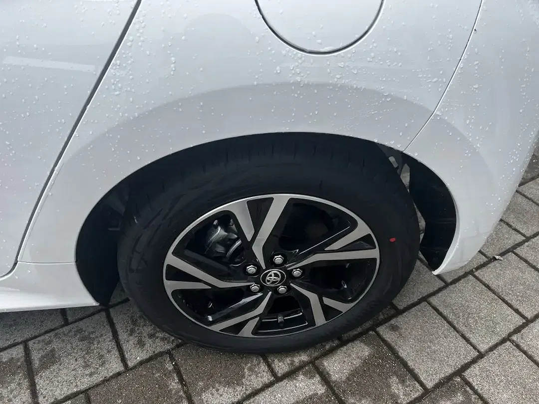 Toyota Yaris - Thumbnail 10