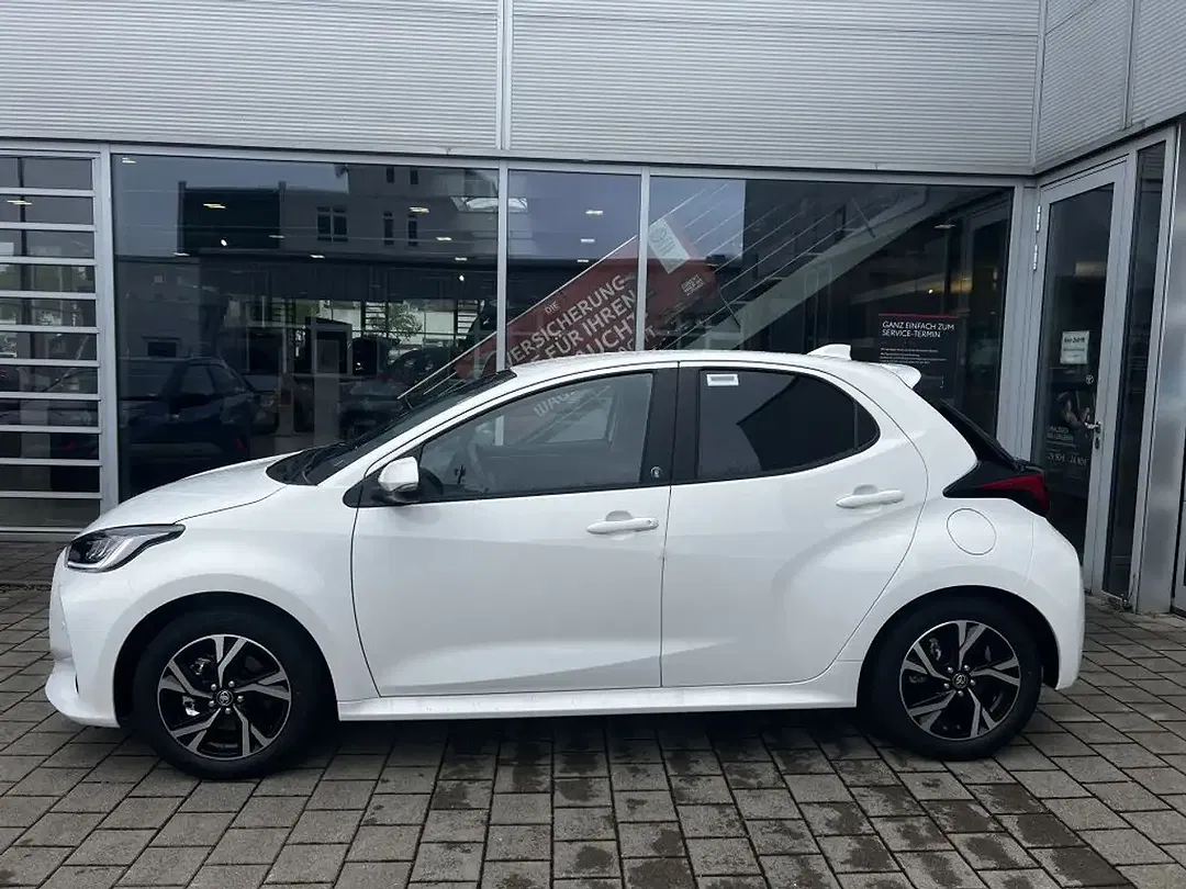 Toyota Yaris - Thumbnail 3