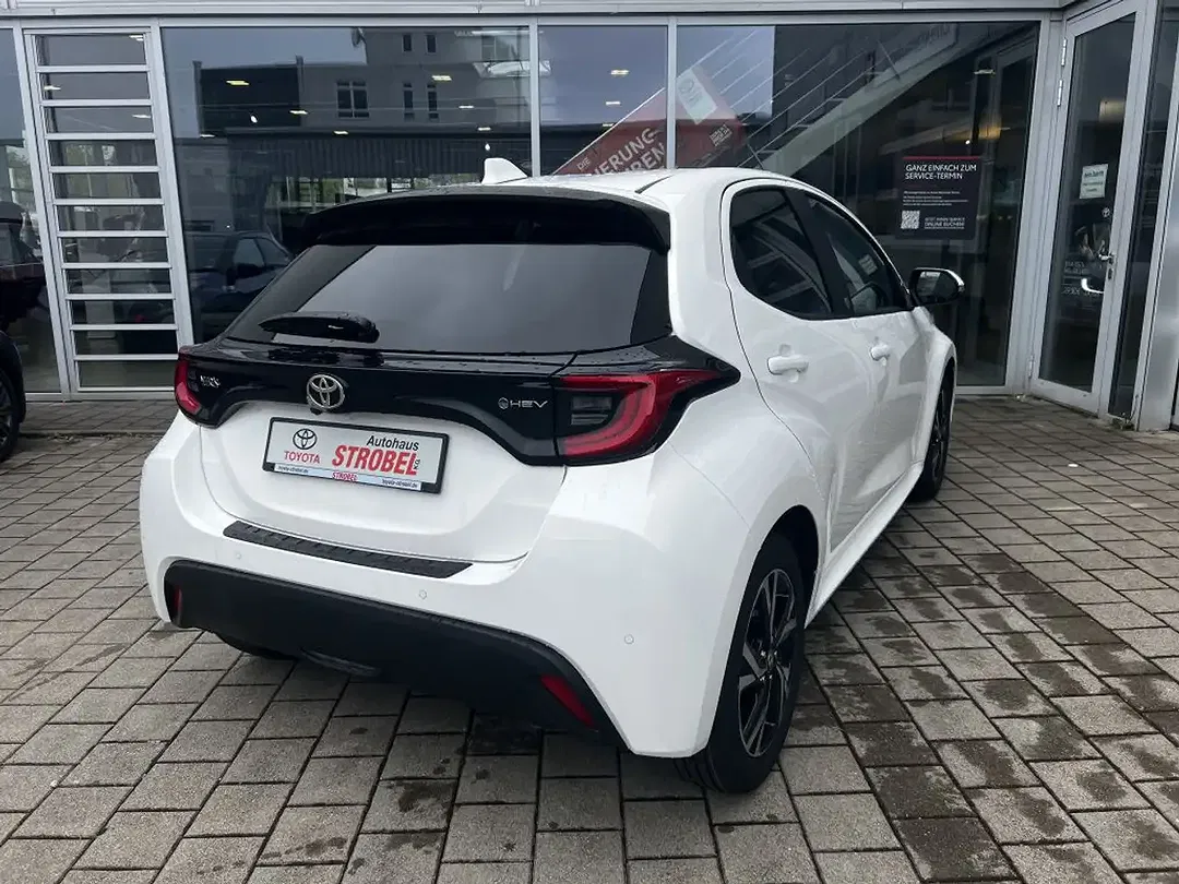 Toyota Yaris - Thumbnail 6