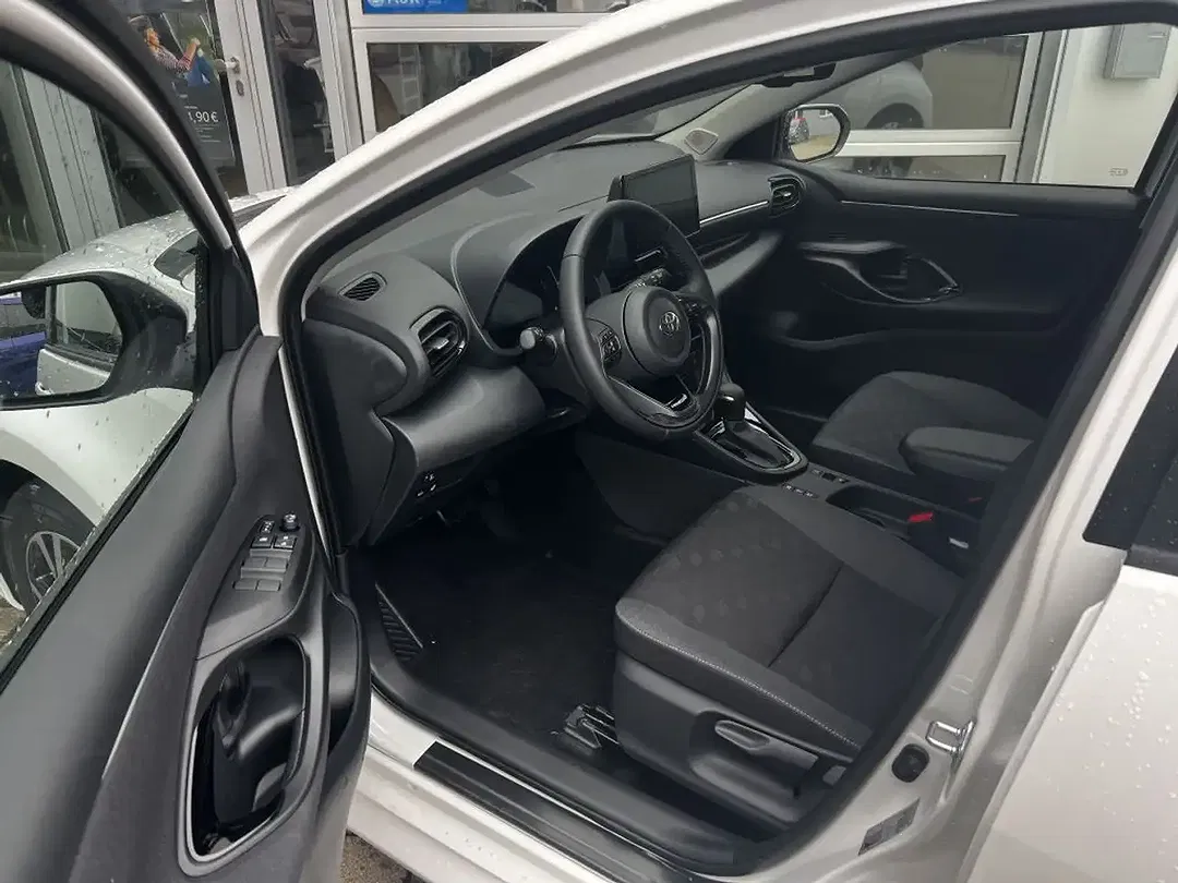 Toyota Yaris - Thumbnail 7