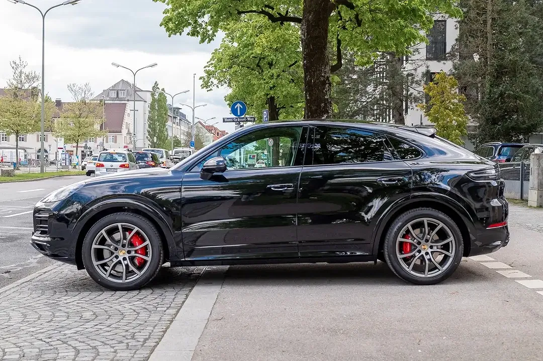 Porsche Cayenne - Thumbnail 6