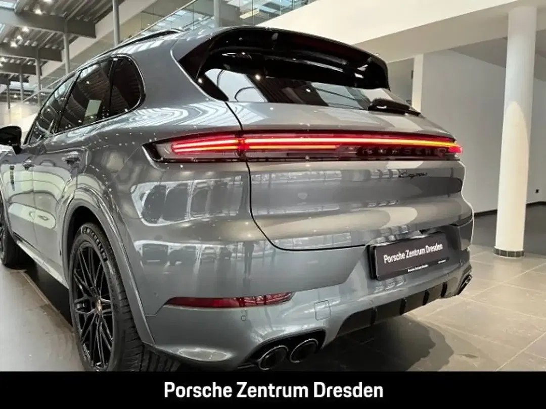 Porsche Cayenne - Thumbnail 13