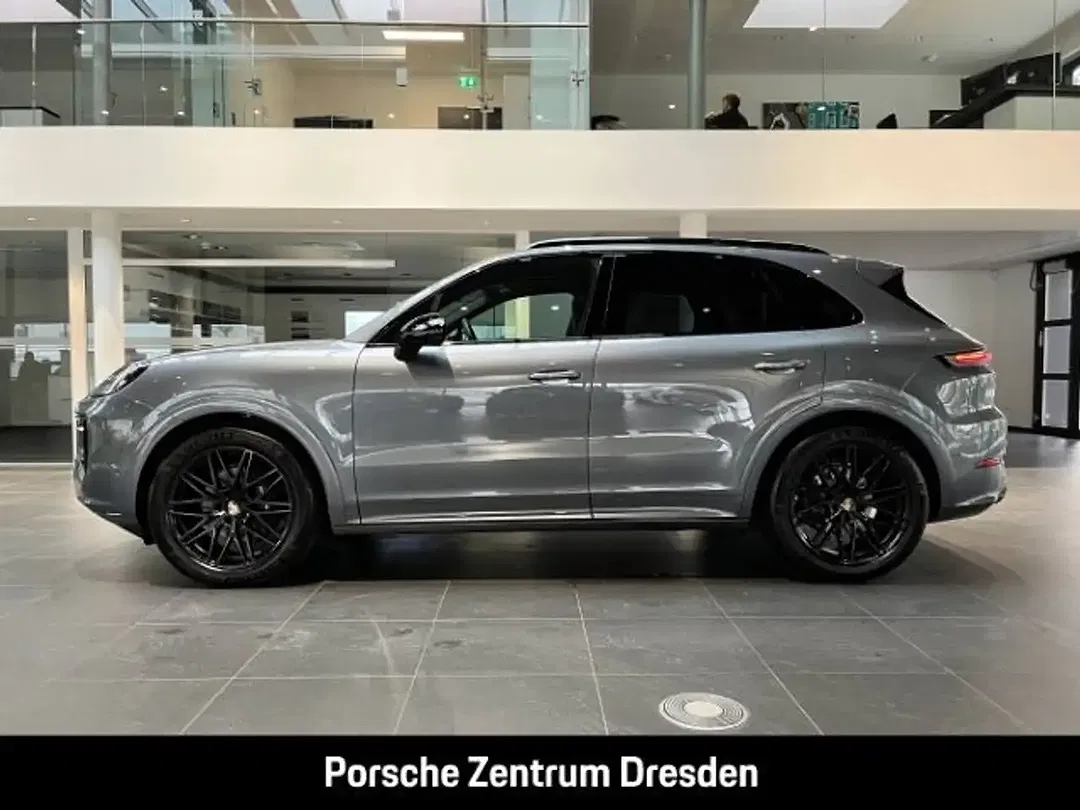 Porsche Cayenne - Thumbnail 2