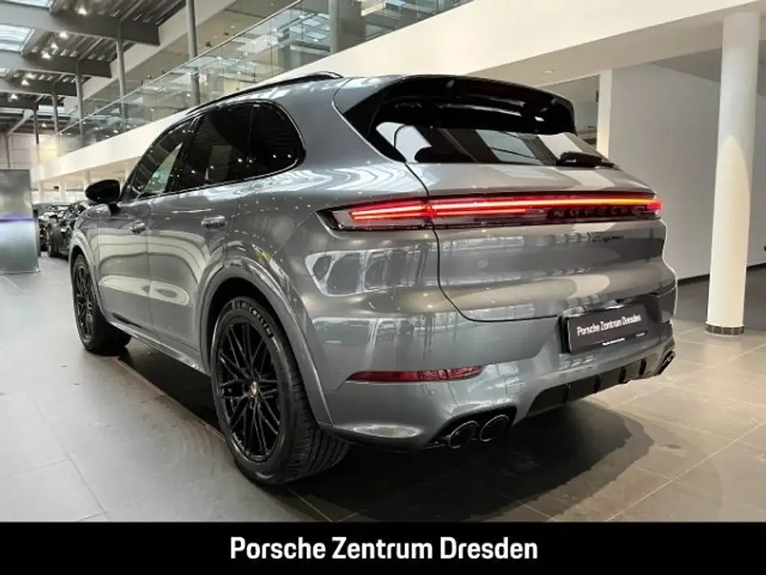 Porsche Cayenne - Thumbnail 3