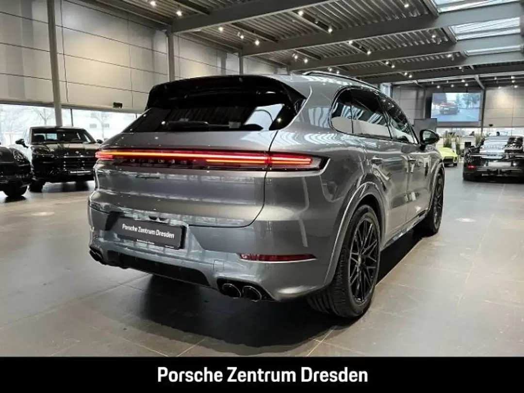 Porsche Cayenne - Thumbnail 8