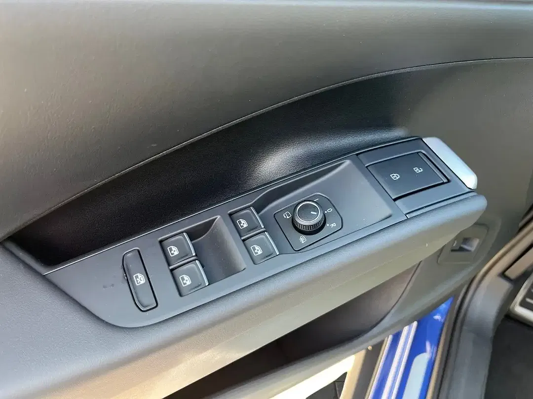 Volkswagen T-Roc - Thumbnail 11