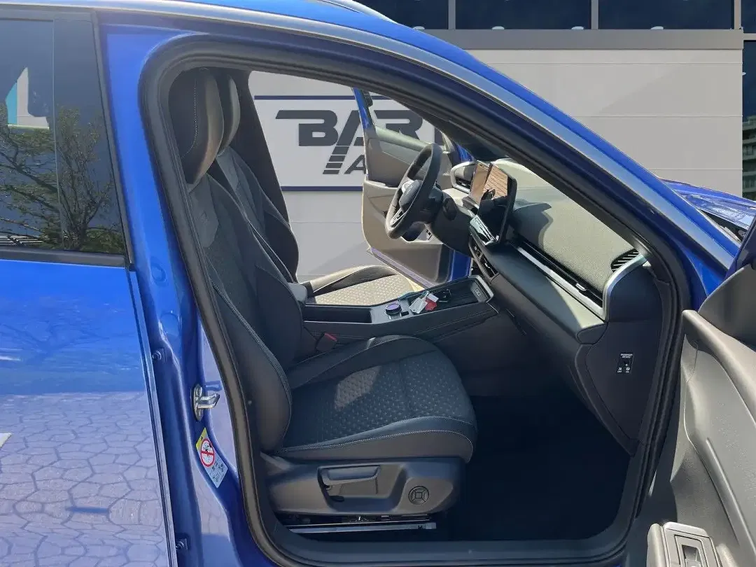 Volkswagen T-Roc - Thumbnail 6