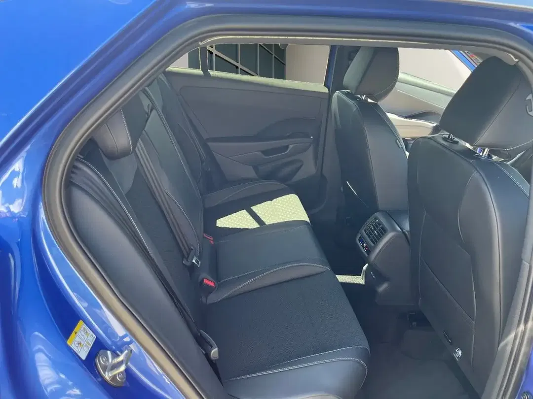 Volkswagen T-Roc - Thumbnail 7