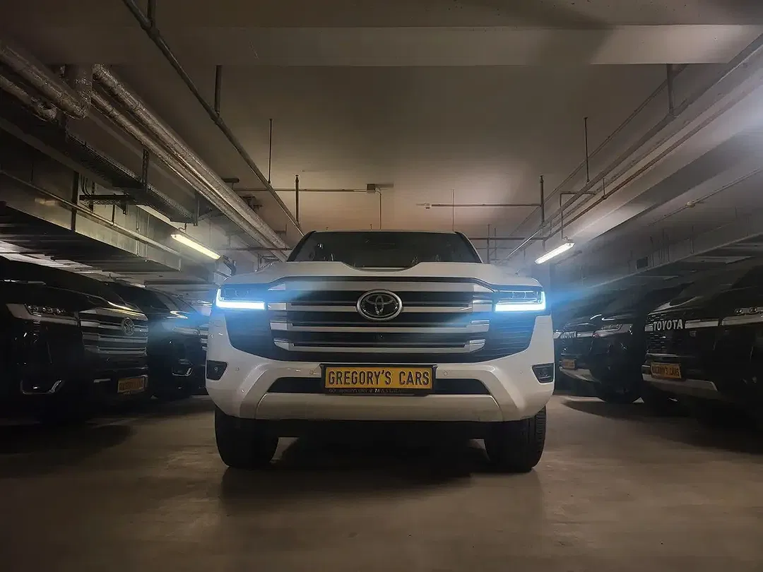 Toyota Land Cruiser - Thumbnail 10
