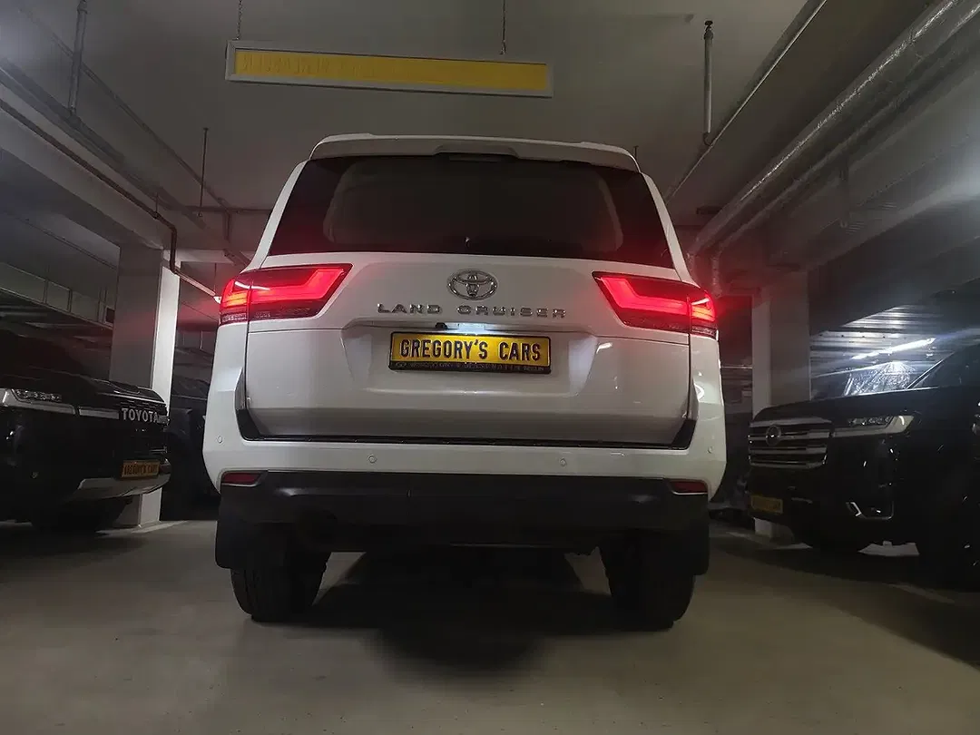 Toyota Land Cruiser - Thumbnail 7