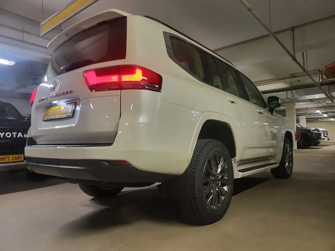 Toyota Land Cruiser - Thumbnail 8